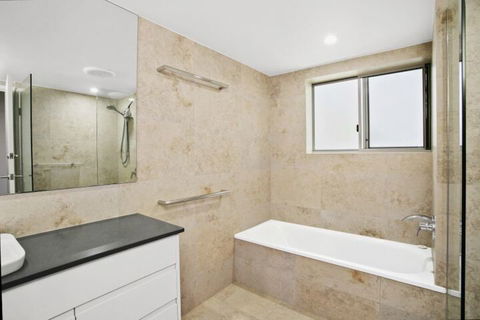Stunning Apartment With Views Of Laguna Bay Unit 2 Taralla 16 Edgar Bennett Ave - Accommodation Fremantle 5