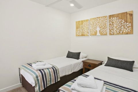 Stunning Apartment With Views Of Laguna Bay Unit 2 Taralla 16 Edgar Bennett Ave - Accommodation Fremantle 4