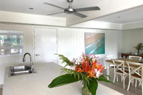 Absolute Lakefront Port Douglas - Accommodation Fremantle 4
