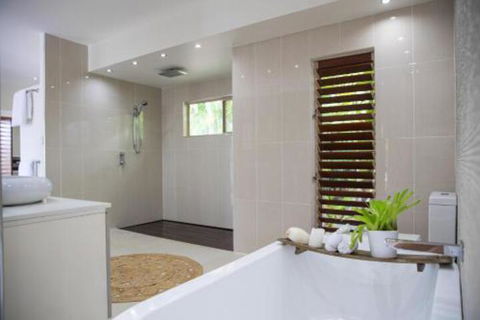 Absolute Lakefront Port Douglas - Accommodation Fremantle 3