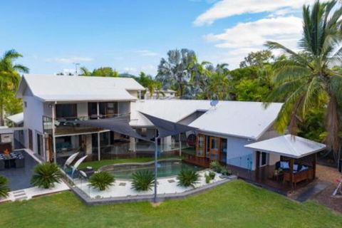 Absolute Lakefront Port Douglas - Accommodation Fremantle 5