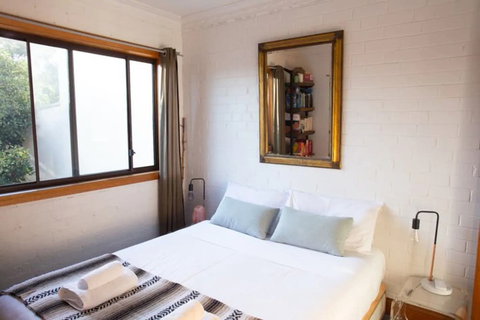 Charming Cottage With Leafy Courtyard - Accommodation Fremantle 3