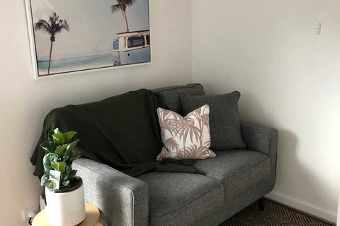 Sun-drenched 1 Bed Studio Apartment In Newtown - Accommodation Fremantle 3