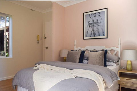 Sun-drenched 1 Bed Studio Apartment In Newtown - Accommodation Fremantle 1