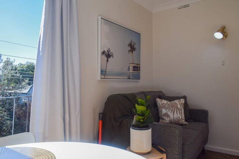 Sun-drenched 1 Bed Studio Apartment In Newtown - Accommodation Fremantle 6