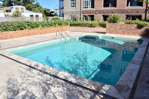 Cosy Newtown Studio Apartment With Swimming Pool - Accommodation Fremantle 1