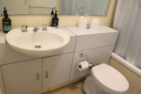 Cosy Newtown Studio Apartment With Swimming Pool - Accommodation Fremantle 5