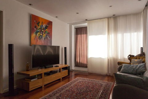 Bright & Spacious 2 Bedroom Apartment In Windsor - Accommodation Fremantle 3