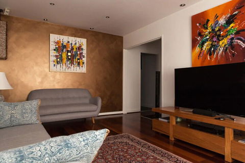 Bright & Spacious 2 Bedroom Apartment In Windsor - Accommodation Fremantle 5