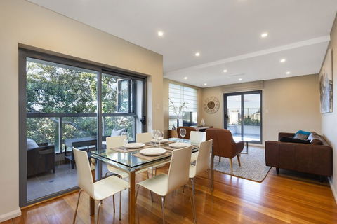 2 Bdrm North Sydney With Harbour Views - Accommodation Fremantle 7