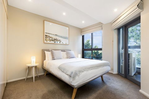 2 Bdrm North Sydney With Harbour Views - Accommodation Fremantle 5