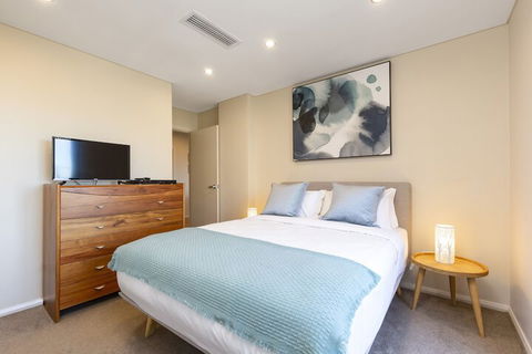 2 Bdrm North Sydney With Harbour Views - Accommodation Fremantle 6
