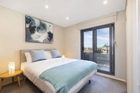 2 Bdrm North Sydney With Harbour Views - Accommodation Fremantle 4