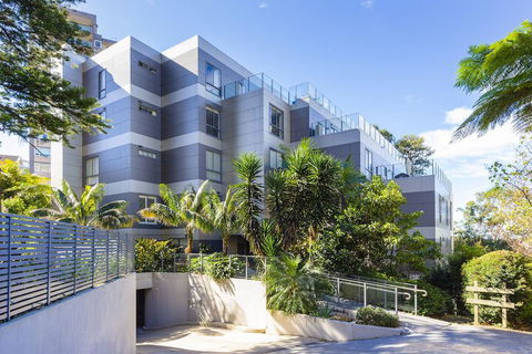 2 Bdrm North Sydney With Harbour Views - Accommodation Fremantle 1