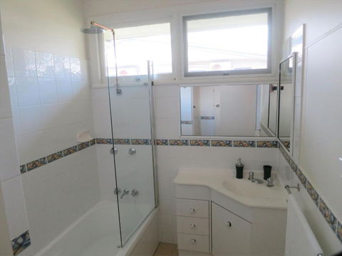 Edge Hill Clean & Green Cairns 7 Minutes From The Airport 7 Minutes To Cairns CBD & Reef Fleet Terminal - Accommodation Fremantle 3