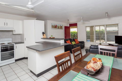 14 Double Island Drive Rainbow Beach Large Holiday House With PoolPets Welcome Free Wi Fi - Accommodation Fremantle 2