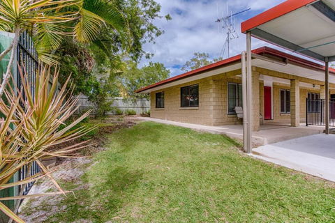 14 Double Island Drive Rainbow Beach Large Holiday House With PoolPets Welcome Free Wi Fi - Accommodation Fremantle 5