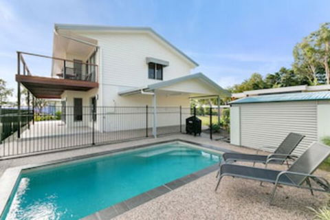 Tropical Beachside Oasis In Clifton Beach - Accommodation Fremantle 0
