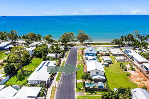 Tropical Beachside Oasis In Clifton Beach - Accommodation Fremantle 1