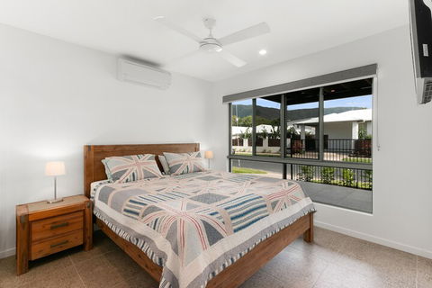 Tropical Beachside Oasis In Clifton Beach - Accommodation Fremantle 4