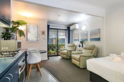 Beautiful Studio In Great Leafy Location - Accommodation Fremantle 0