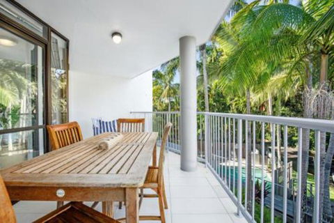 Stroll To The Surf & Sand Little Cove - Accommodation Fremantle 0