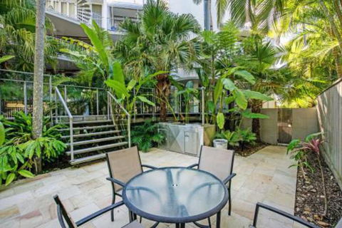Stroll To The Surf & Sand Little Cove - Accommodation Fremantle 5