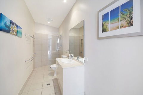 Prestigious House In Little Cove - Accommodation Fremantle 4