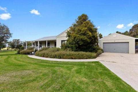 MERMAIDS On MARENGO Large Home With Wifi - Accommodation Fremantle 3