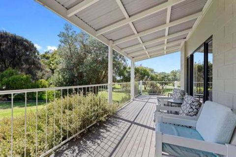 MERMAIDS On MARENGO Large Home With Wifi - Accommodation Fremantle 2