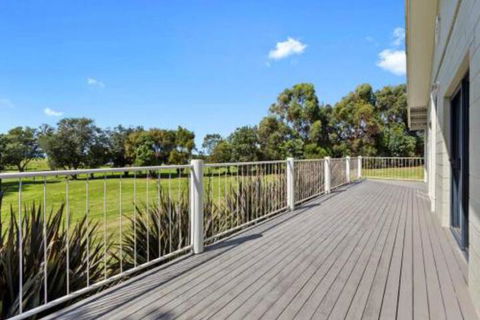 MERMAIDS On MARENGO Large Home With Wifi - Accommodation Fremantle 6