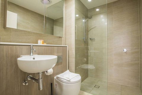 Bright & Modern! 2bed 2bath APT With Parking - Accommodation Fremantle 6