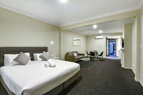 Aloha Central Premium Studios - Accommodation Fremantle 5
