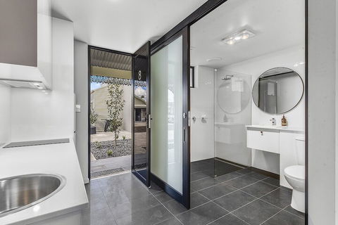Aloha Central Premium Studios - Accommodation Fremantle 7
