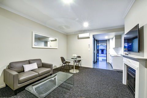 Aloha Central Premium Studios - Accommodation Fremantle 4