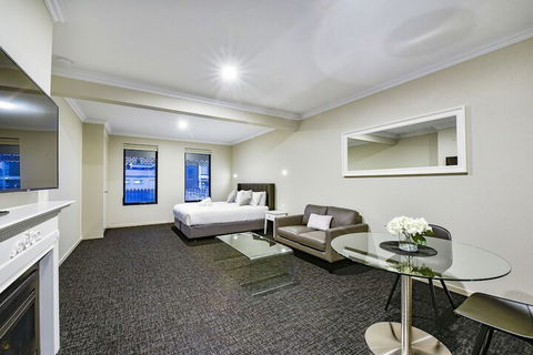 Aloha Central Premium Studios - Accommodation Fremantle 3