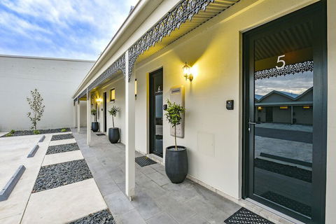 Aloha Central Premium Studios - Accommodation Fremantle 1