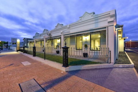 Aloha Central Premium Studios - Accommodation Fremantle 0