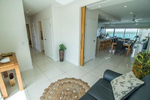 ZEN By THE WATER Darwins Premier Family Retreat - Accommodation Fremantle 4