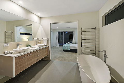 Just In Paradise Waterfront 5 Bedroom Deluxe House Central Broadbeach Location - Accommodation Fremantle 7