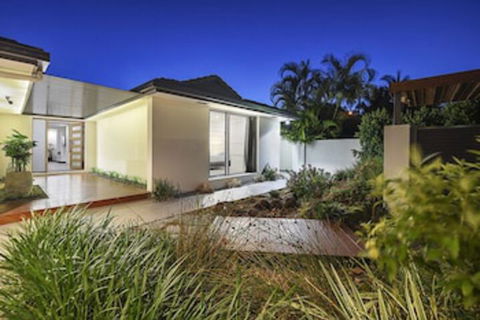 Just In Paradise Waterfront 5 Bedroom Deluxe House Central Broadbeach Location - Accommodation Fremantle 0