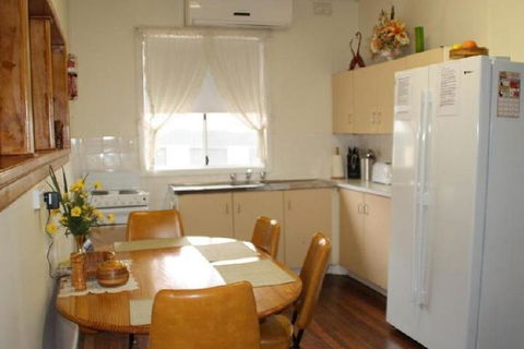 Explorers Holiday House - Accommodation Fremantle 3