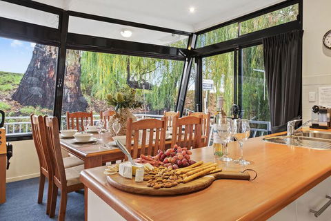 Boats And Bedzzz Houseboat Stays & Renmark River Villas - Accommodation Fremantle 4