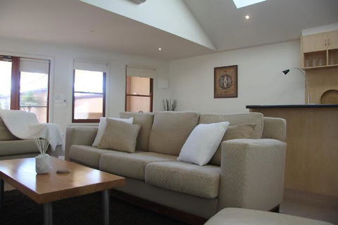 SACKVILLE APARTMENT 1 - Accommodation Fremantle 4