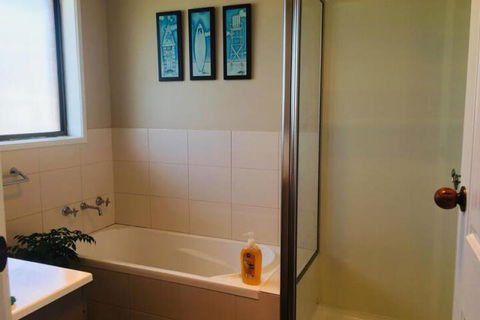 QUEEN BEDROOM FRIENDLY HOME PORTLAND - Accommodation Fremantle 3