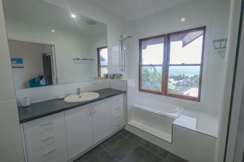 Absolute Airlie Central Airlie Beach - Accommodation Fremantle 6