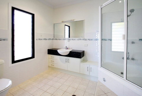 Hideaway Retreat Beach House With Pool - Accommodation Fremantle 5