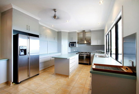 Hideaway Retreat Beach House With Pool - Accommodation Fremantle 3
