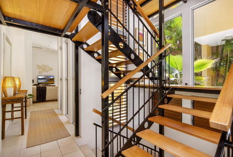 Contemporary & Luxurious Little Cove - Accommodation Fremantle 5