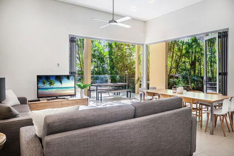 Contemporary & Luxurious Little Cove - Accommodation Fremantle 1